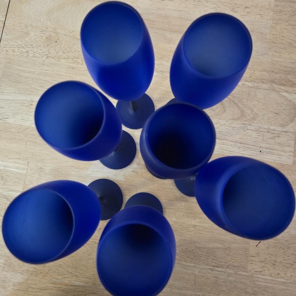 Vintage Frosted Cobalt Blue Champagne Flutes Black Stem Set of 7 MCM Aesthetic - Picture 3 of 5
